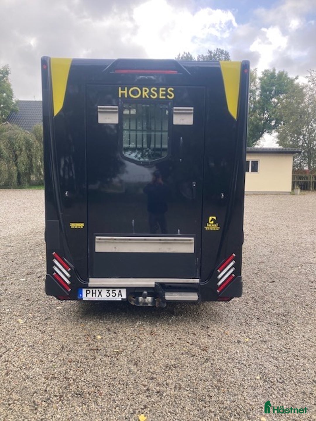 Hästlastbilar  fordon & transport till salu: Theault hästlastbil med sängar, b-körkort i Flyinge - Annons 4