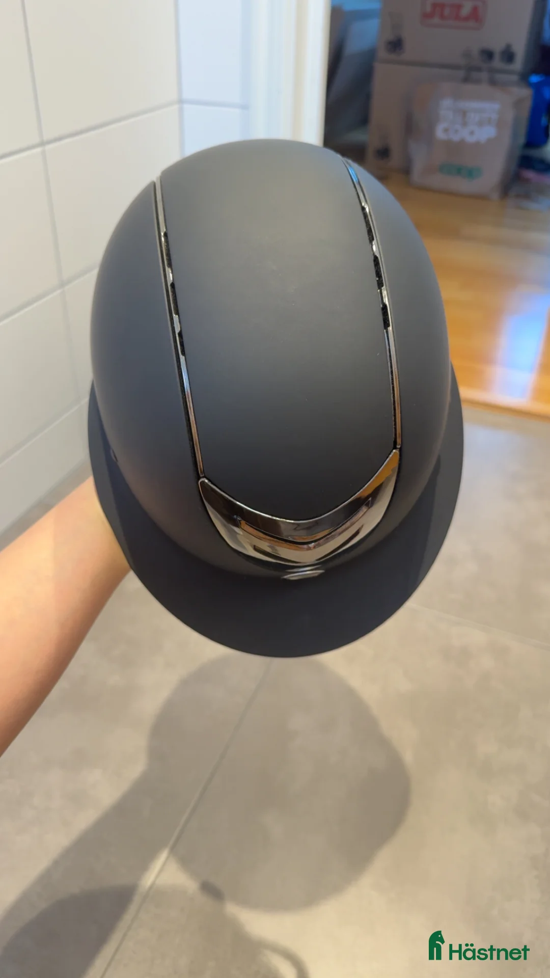 Hjälmar ryttarutrustning till salu: Nästintill ny One K ridhjälm - Annons 2