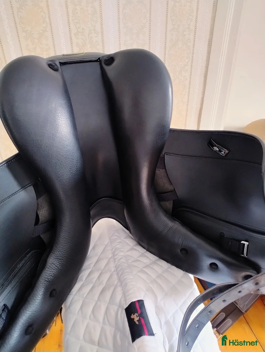 Sadlar hästutrustning till salu: NY Lippo Dressyrsadel - Annons 5