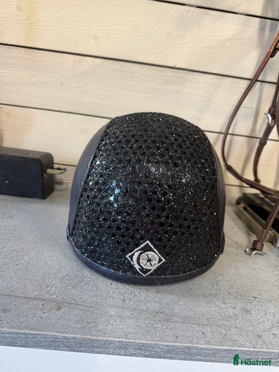 Hjälmar ryttarutrustning till salu: Charles Owen sp8 i Dalsjöfors - Annons 2