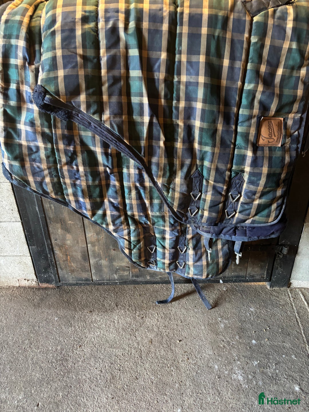 Täcken hästutrustning till salu: 2 st stalltäcke 250 grams  i Kristianstad - Annons 1