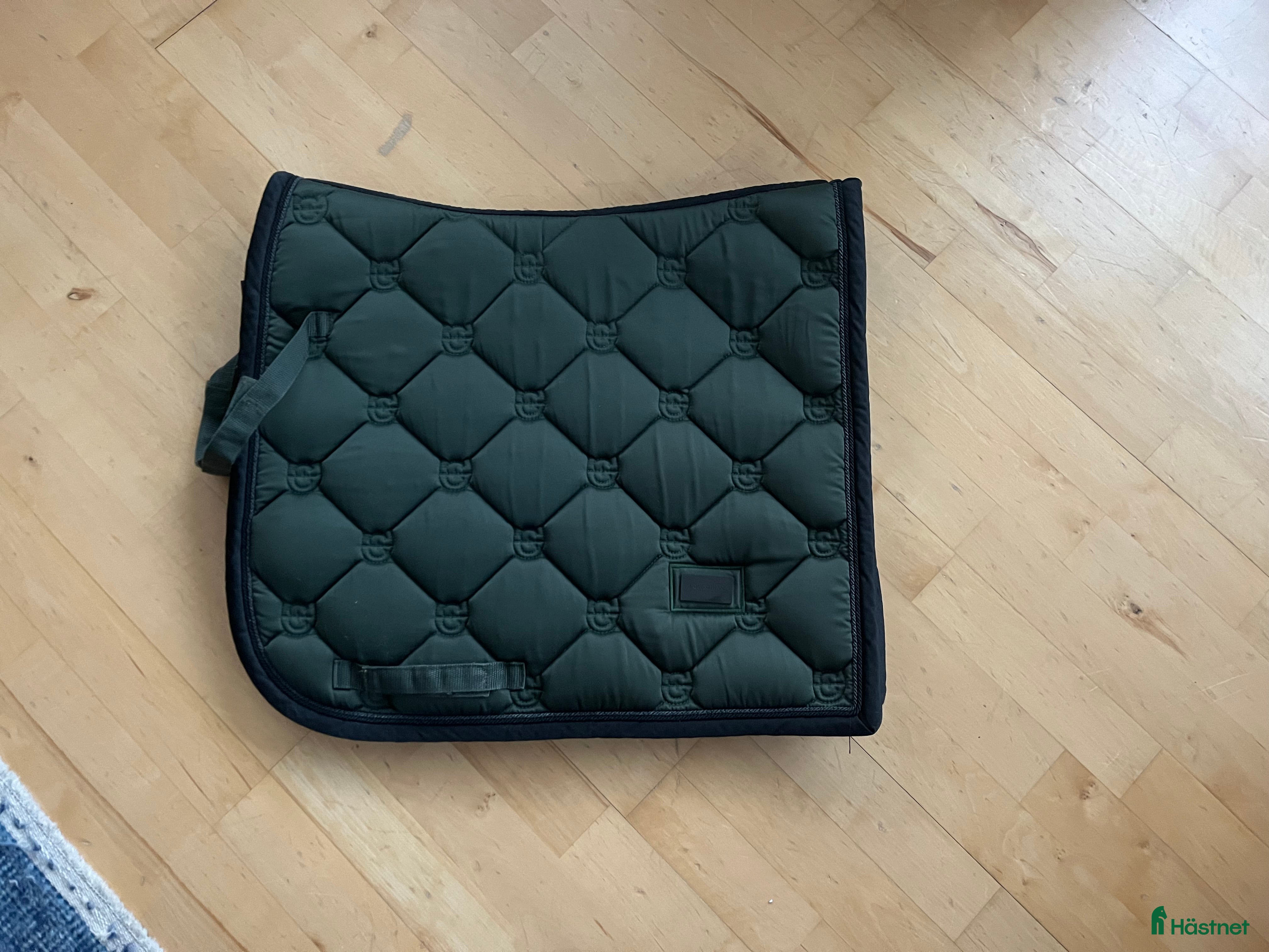 Schabrak & Vojlockar hästutrustning Grönt Equestrian Stockholm schabrak i Arvika - Annons 24