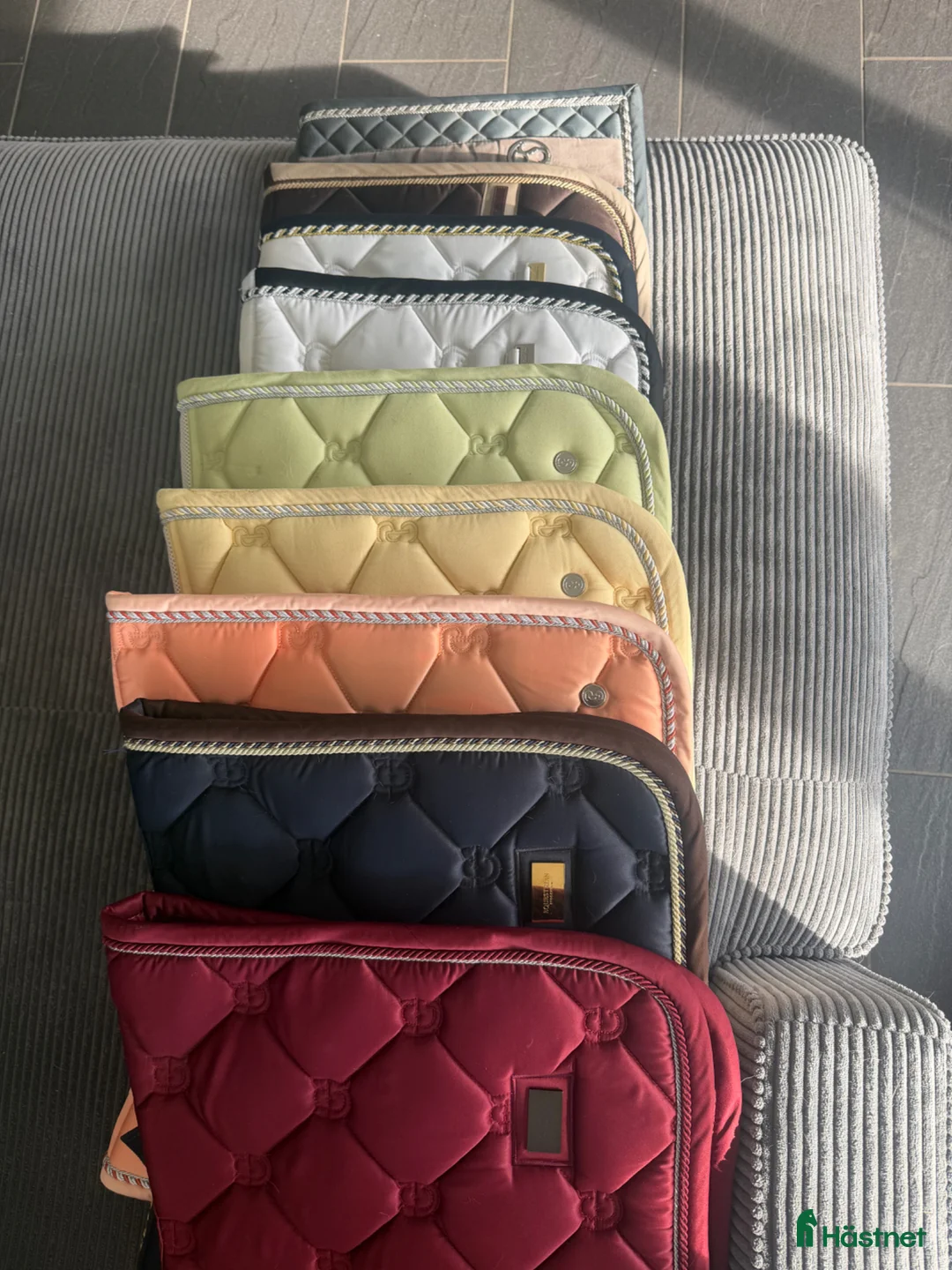 Schabrak & Vojlockar hästutrustning till salu: Billiga märkes schabrak - Annons 1