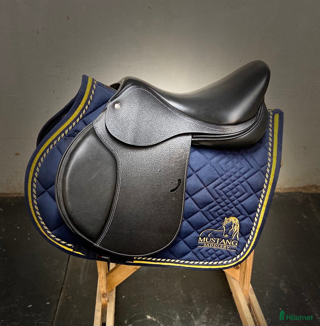 Sadlar hästutrustning till salu: REA 50% Pariani Oxer Hopp i Knivsta - Annons 1