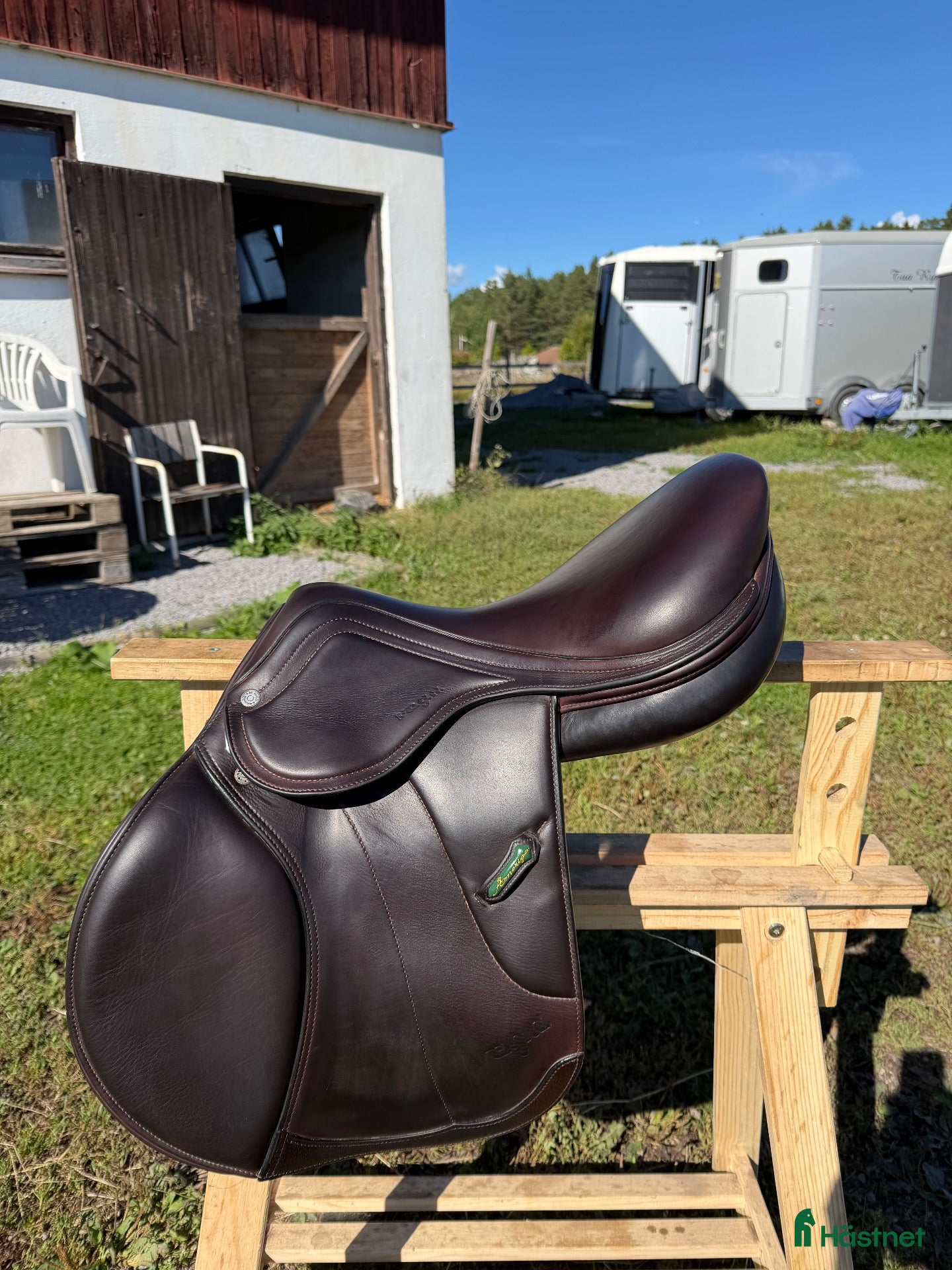 Sadlar hästutrustning ■ Amerigo Salto Vega 17" – mycket fint skick - Annons 1