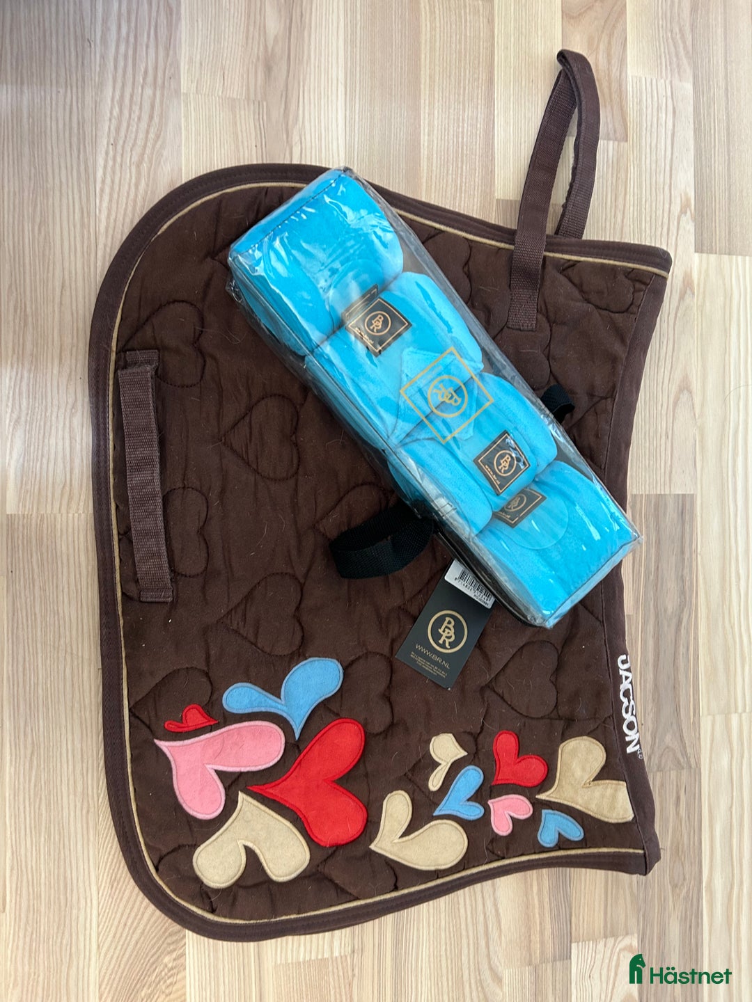 Schabrak & Vojlockar hästutrustning till salu: Ponny schabrak med 4 olika färger oanvända lindor i Vellinge - Annons 2