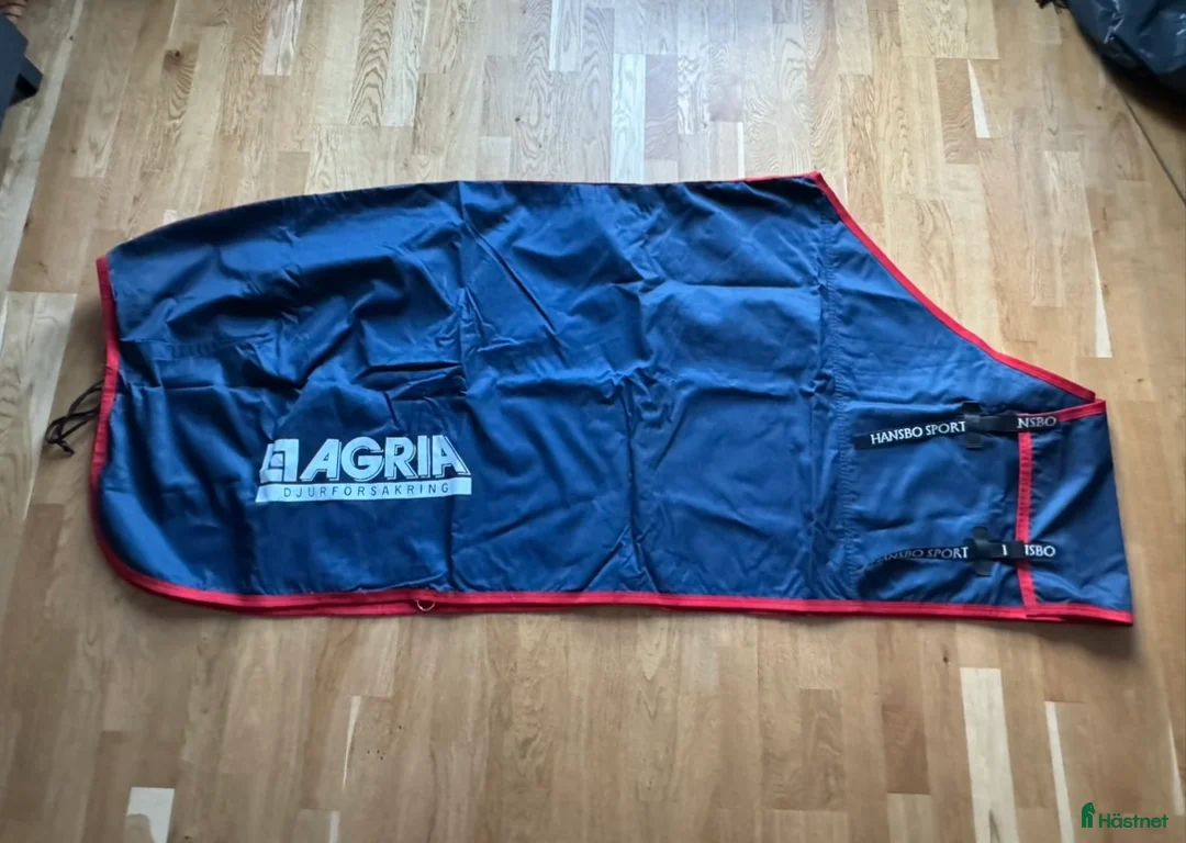 Täcken hästutrustning till salu: Täcke i Eskilstuna - Annons 2