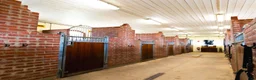  stallplats finnes: Stallplats-fullservice på anläggning med 2 ridhus - Annons 1