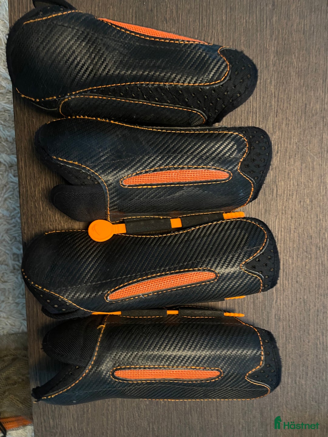 Benskydd hästutrustning till salu: Equick terrängskydd i Stockholm - Annons 1