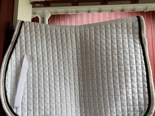 Schabrak & Vojlockar hästutrustning till salu: Vitt schabrak i Bottnaryd - Annons 4