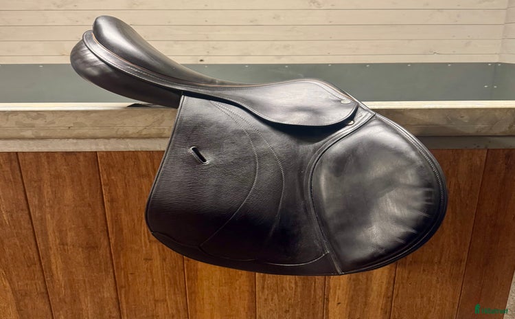 Sadlar hästutrustning till salu: Equipe expression 17 tum svart +2+2 i Frösön - Annons 2