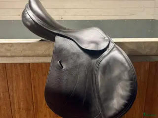 Sadlar hästutrustning Equipe expression 17 tum svart +2+2 i Frösön - Annons 23
