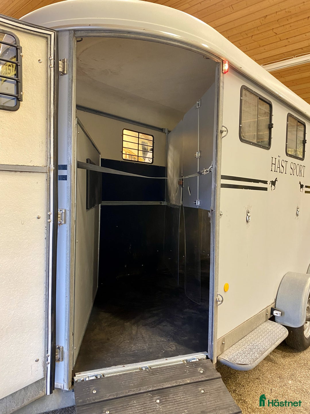 Hästtransporter  fordon & transport till salu: Diagonallastad 3-hästars Fautras i Kvicksund - Annons 14