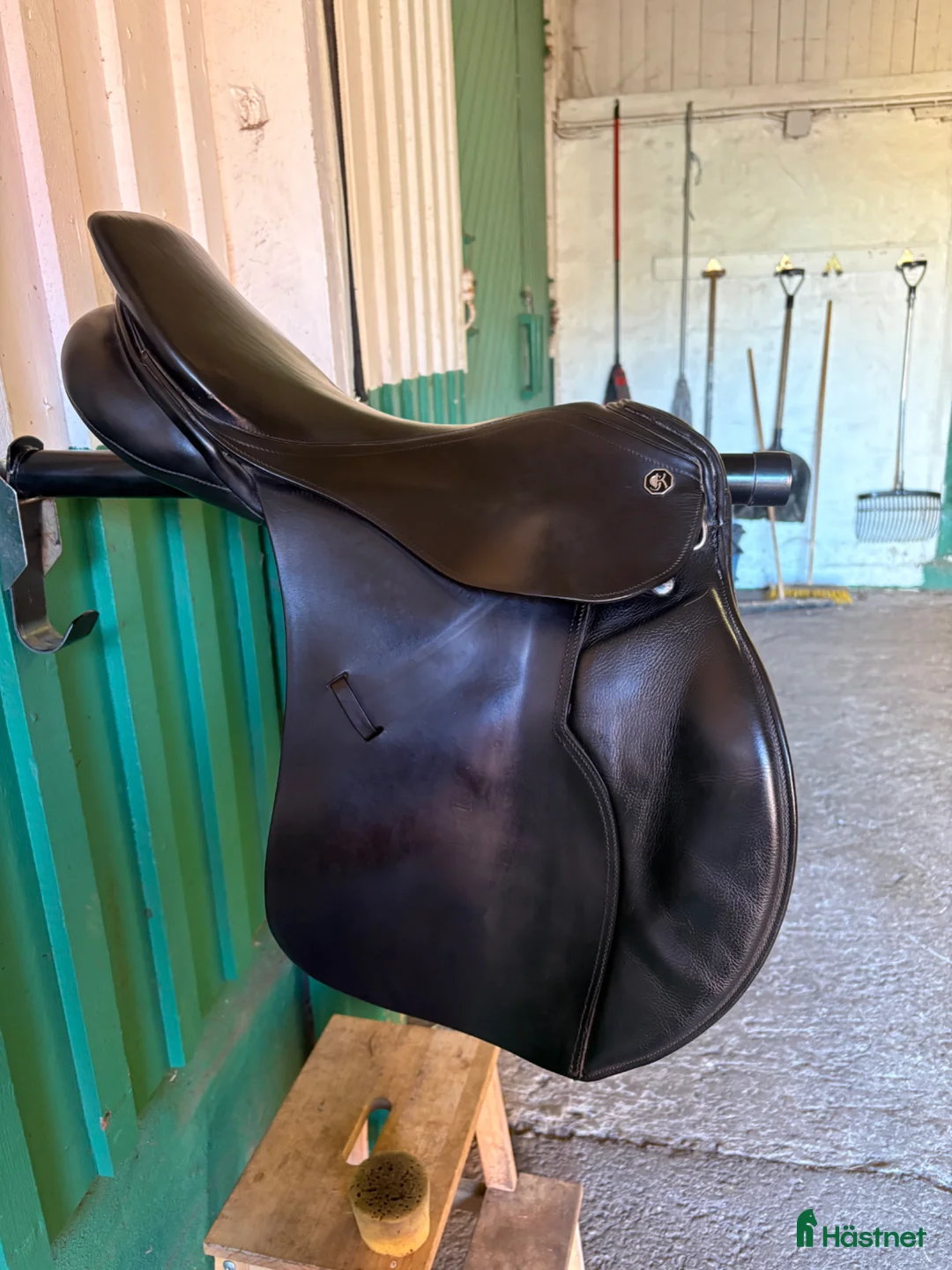 Sadlar hästutrustning till salu: Hoppsadel Kieffer Donau - Annons 1