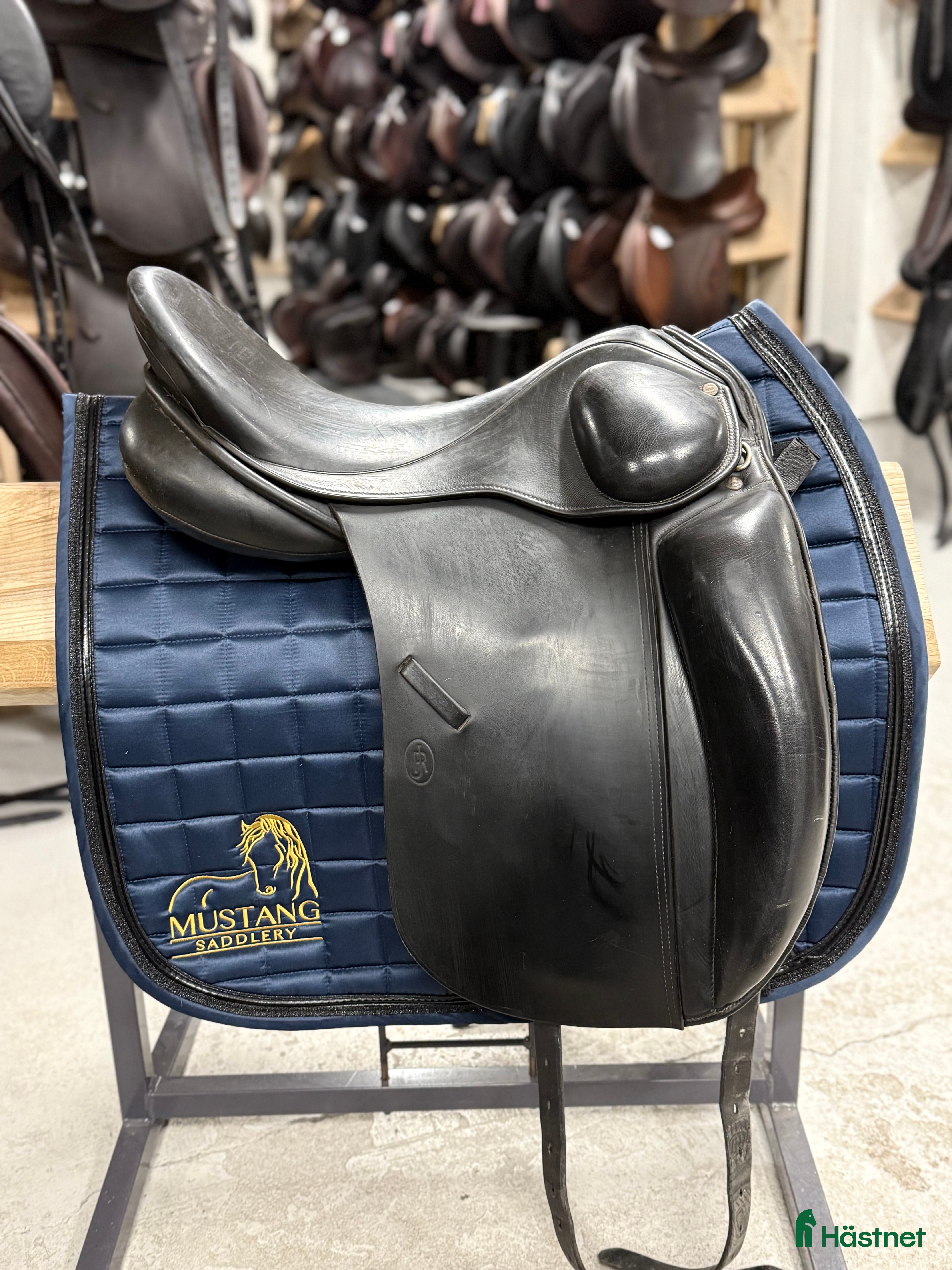 Sadlar hästutrustning till salu: REA! 50% Jeremy Rudge Dressyr 18”MW svart.  i Knivsta - Annons 4