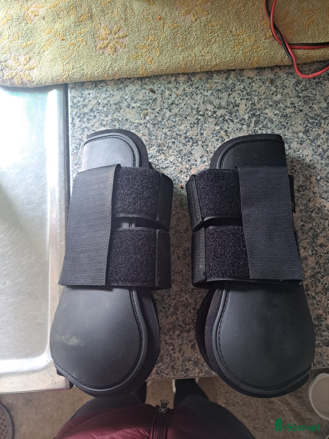 Benskydd hästutrustning till salu: Fina oanvända senskydd i Ljusterö - Annons 1