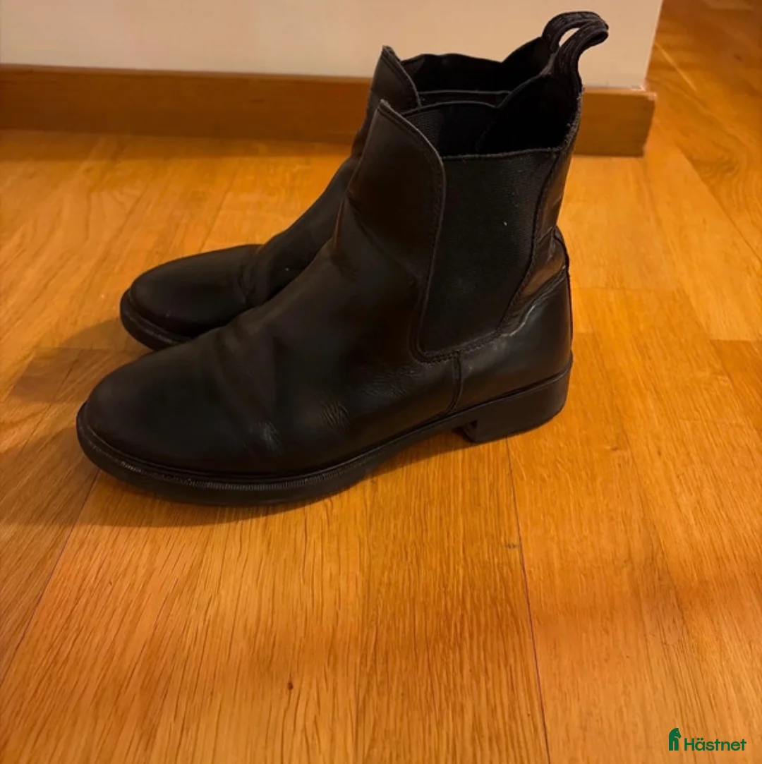 Ridstövlar ryttarutrustning till salu: Fina ridskor strl 34 - Annons 2