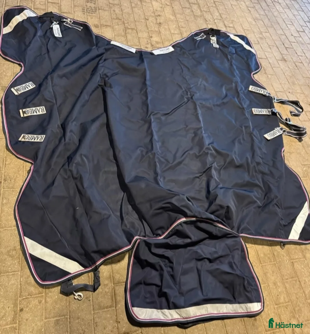 Täcken hästutrustning till salu: Rambo Supreme 145cm 0g - Annons 1