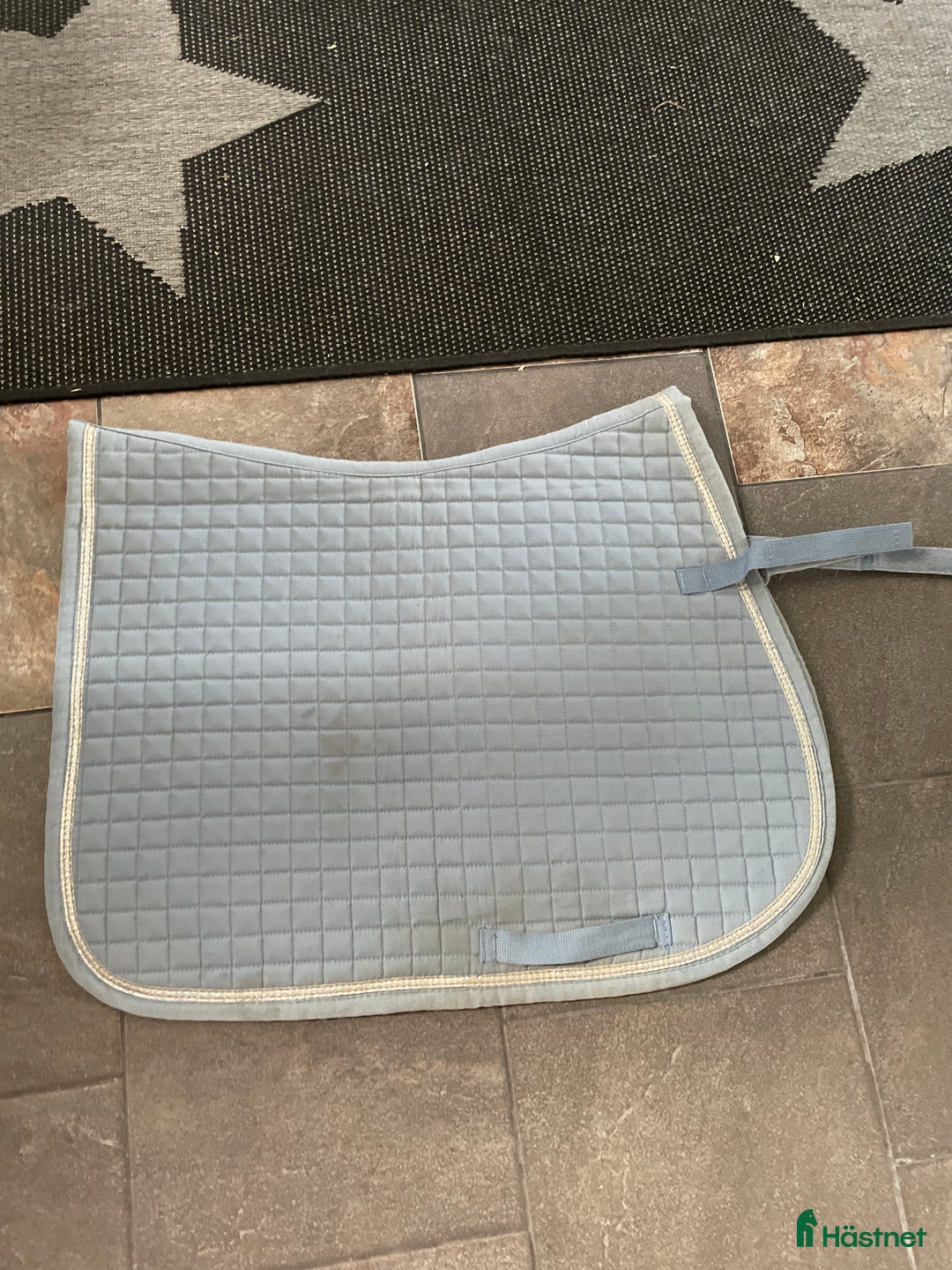 Schabrak & Vojlockar hästutrustning till salu: Fint schabrak!💙 i Västerås - Annons 1