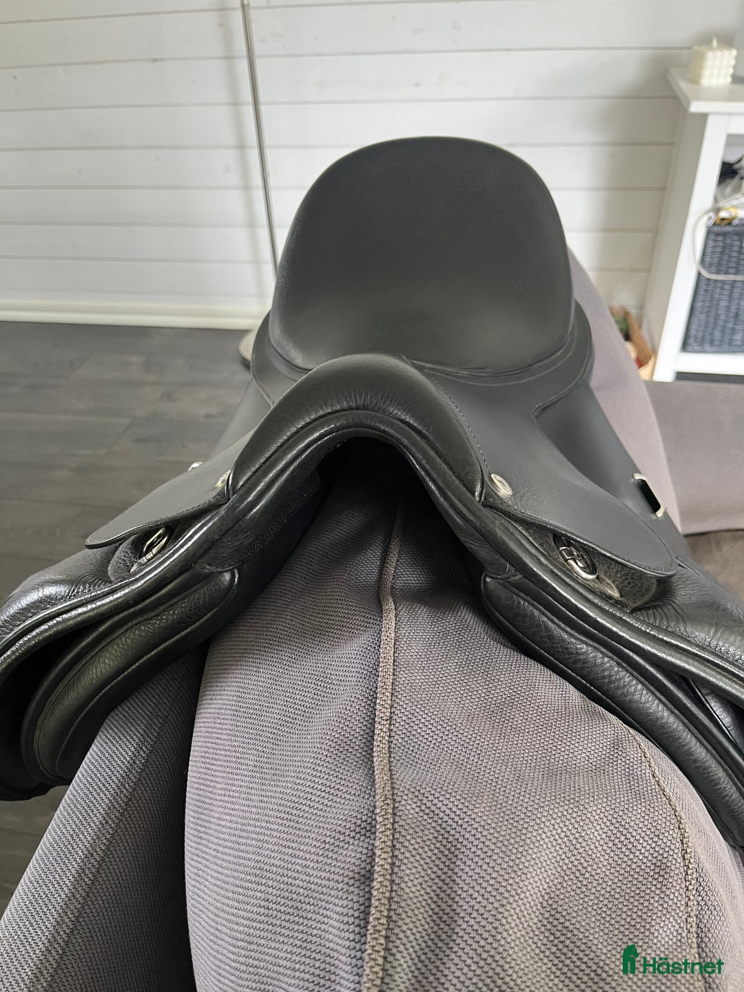 Sadlar hästutrustning till salu: Bates dressyrsadel 15,5’ i Månsarp - Annons 1