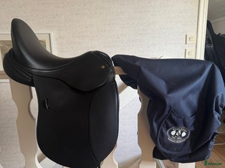 Sadlar hästutrustning till salu: Schleese dressyrsadel i Vara - Annons 18