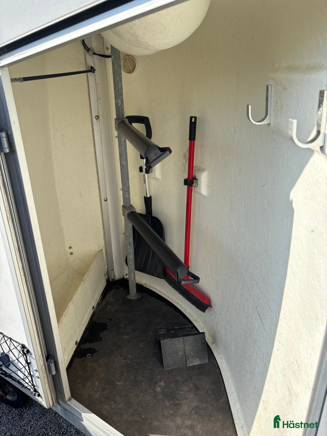 Hästtransporter  fordon & transport till salu: Hästsläp Böckmann DUO R 2013 (DUY441) i Nättraby - Annons 3