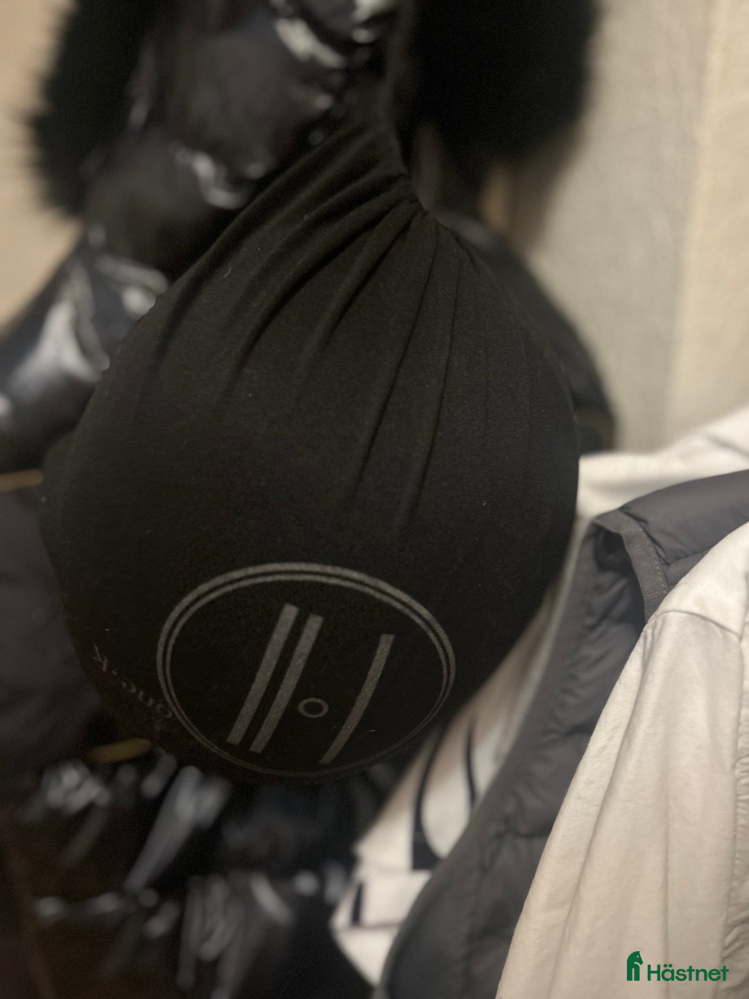 Hjälmar ryttarutrustning till salu: OneK ridhjälm (Mips) i Skene - Annons 3