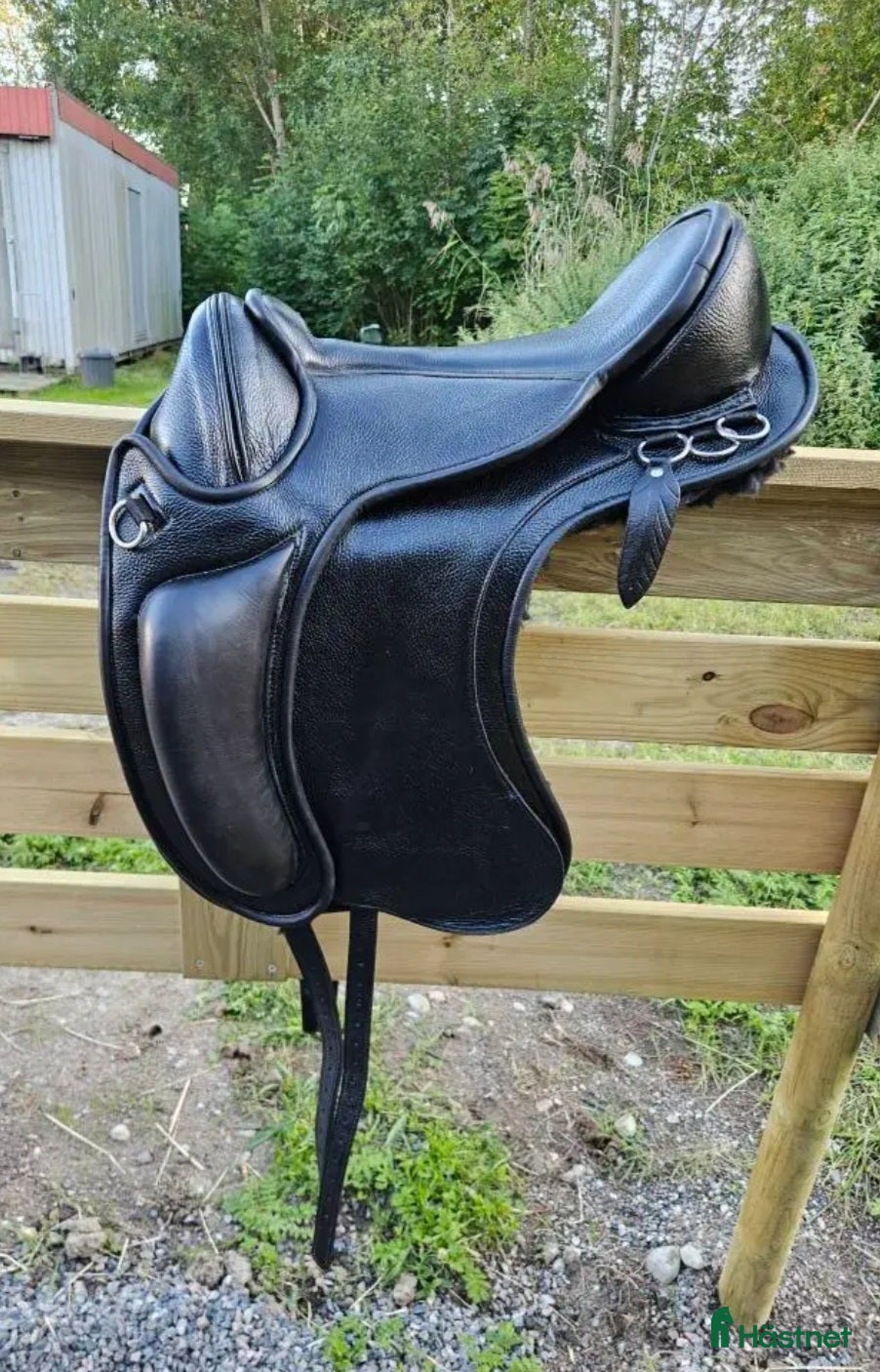 Sadlar hästutrustning till salu: Otroligt skön och välskött, stl 2 i Södertälje - Annons 1
