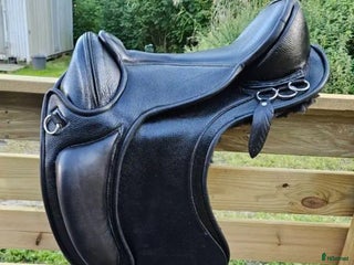 Sadlar hästutrustning till salu: Otroligt skön och välskött, stl 2 i Södertälje - Annons 1