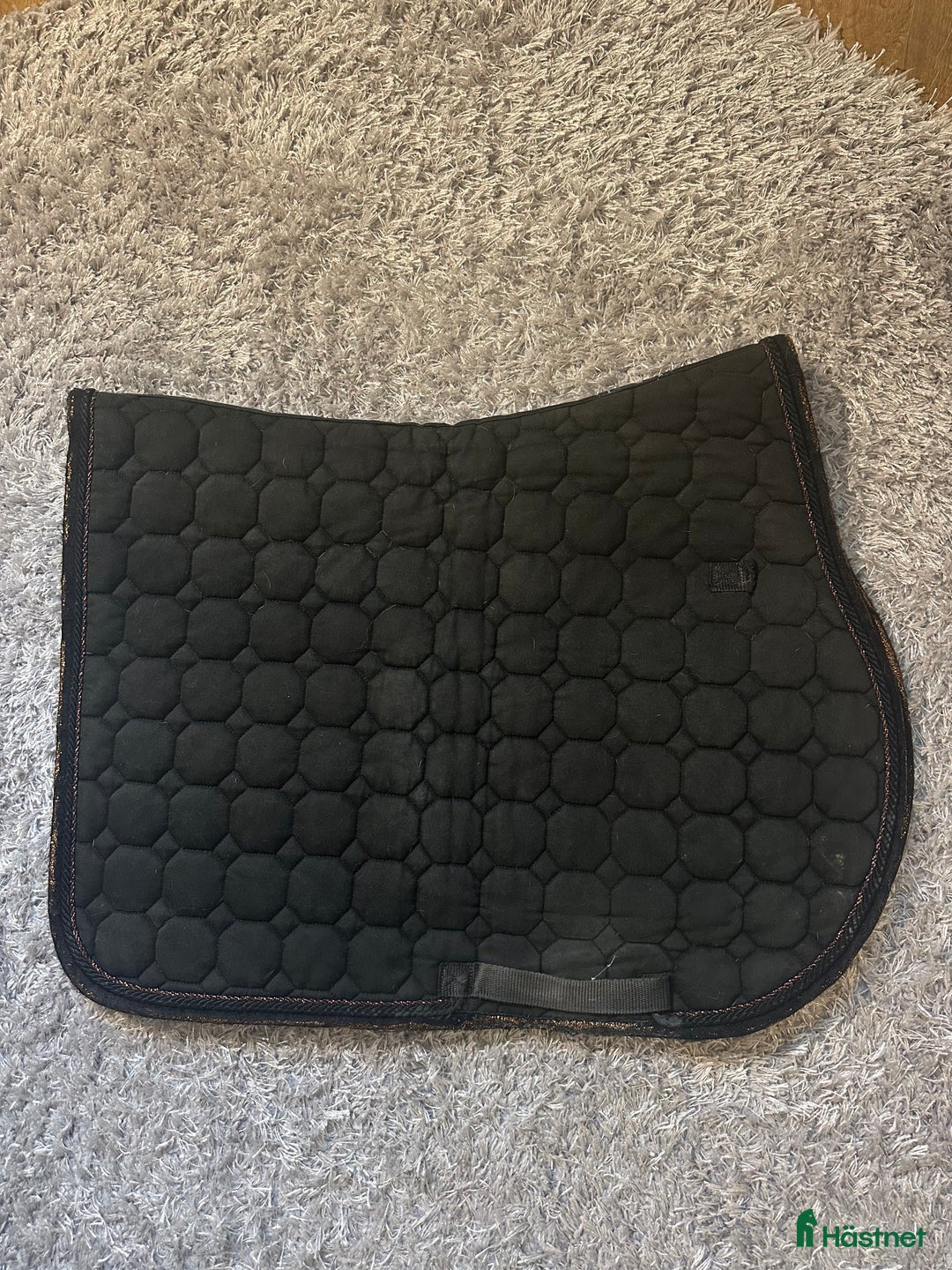 Schabrak & Vojlockar hästutrustning till salu: Fint E-logga schabrak i Uddevalla - Annons 2