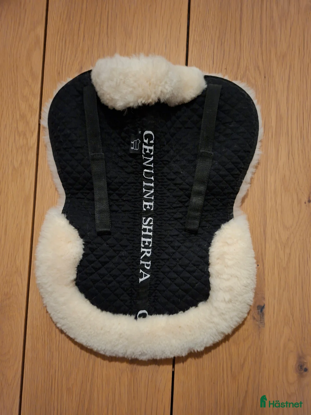 Schabrak & Vojlockar hästutrustning till salu: Fårskinnspadd i Örebro - Annons 1