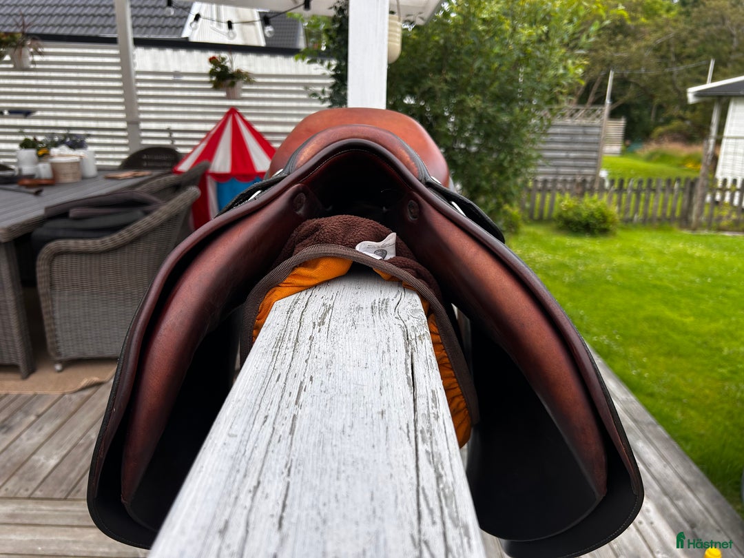 Sadlar hästutrustning till salu: Butetsadel 18 tum! i Romelanda - Annons 4