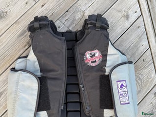 Säkerhetsvästar ryttarutrustning till salu: Ridväst i Mantorp - Annons 3