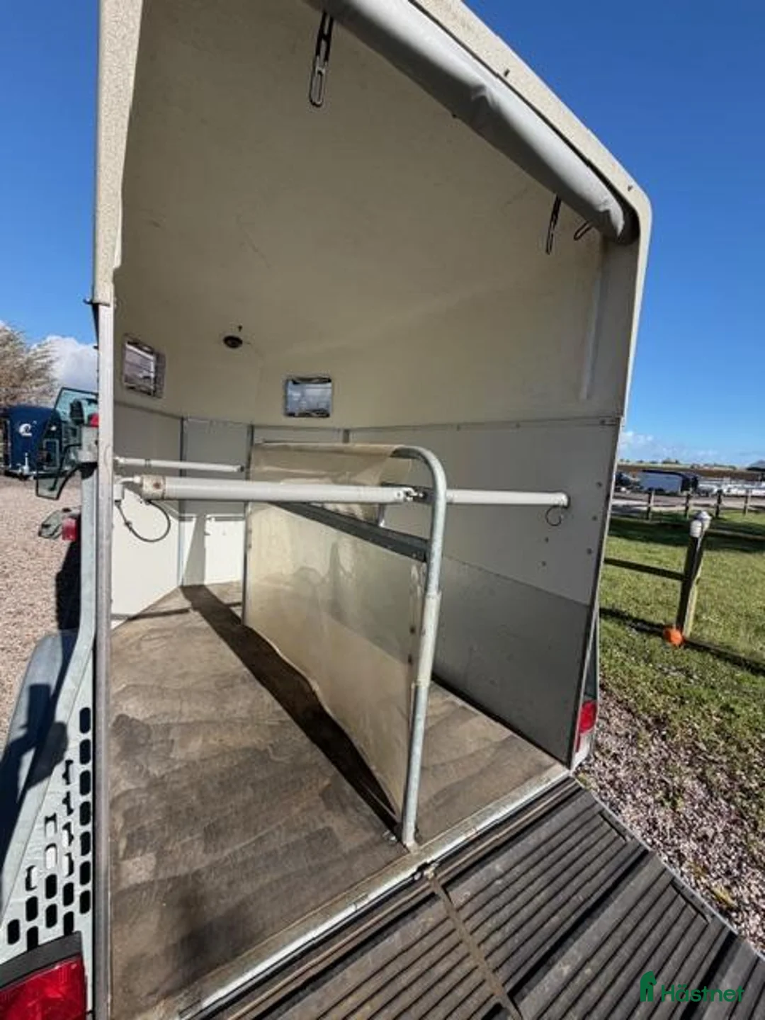 Hästtransporter  fordon & transport till salu: Mycket välskött hästtransport utan sadelkammare - Annons 4