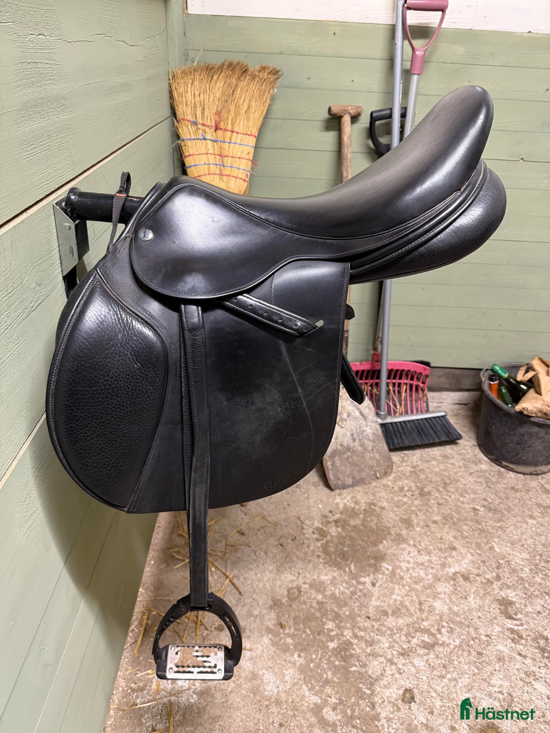Sadlar hästutrustning till salu: Frank Baines Hoppsadel  i Nora - Annons 2