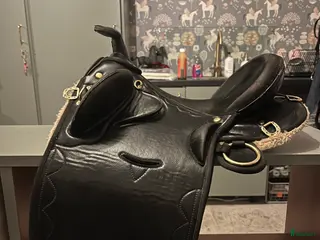 Sadlar hästutrustning till salu: Australiensk Stocksadel - Annons 1