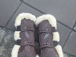 Benskydd hästutrustning till salu: Kentucky fluffiga senskydd i Genarp - Annons 3