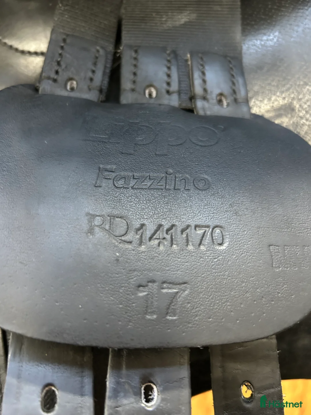 Sadlar hästutrustning till salu: Svart Lippo Fazzino 17” hoppsadel - Annons 2