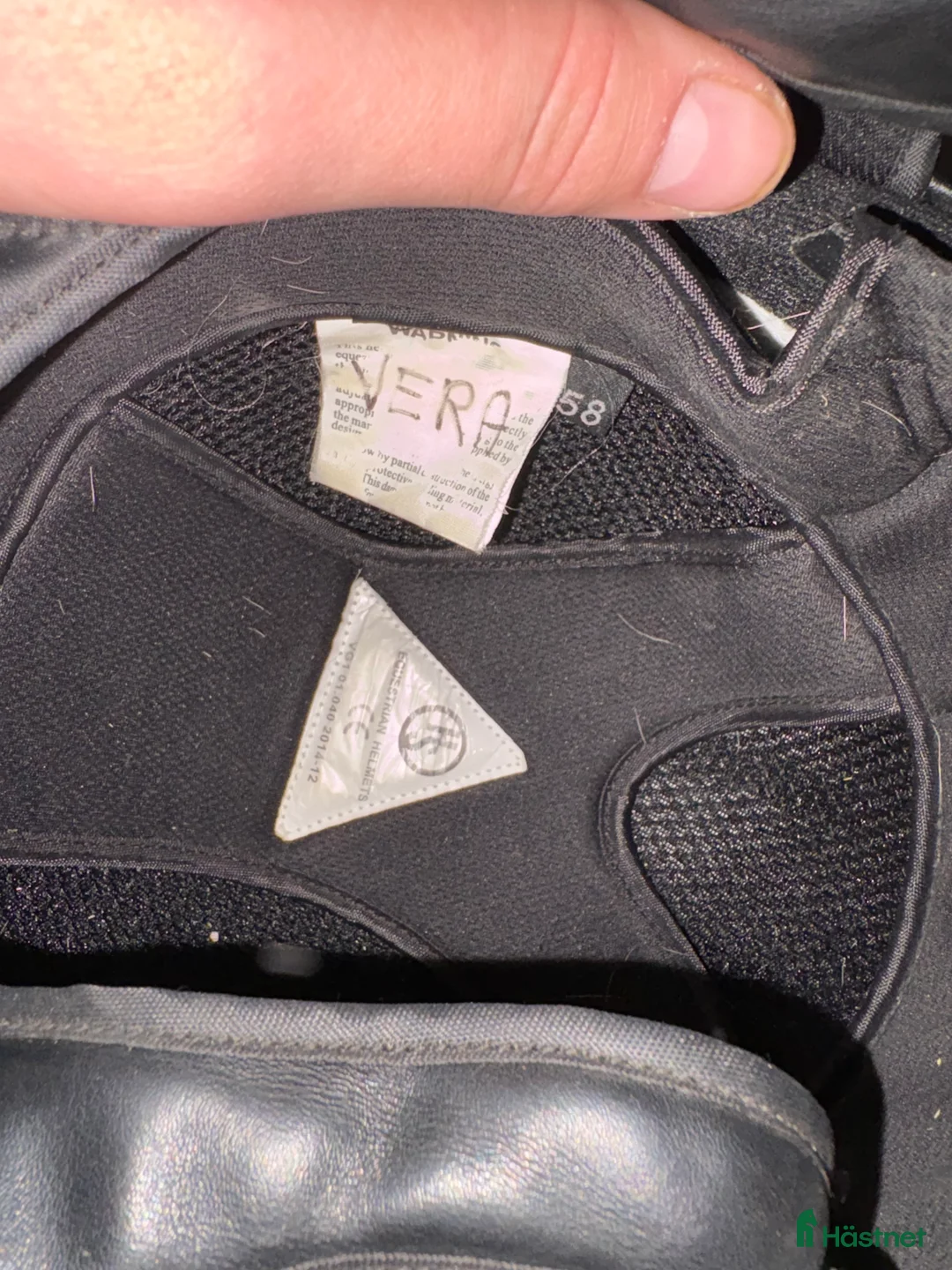 Hjälmar ryttarutrustning till salu: Begagnad hjälm i Dvärsätt - Annons 2