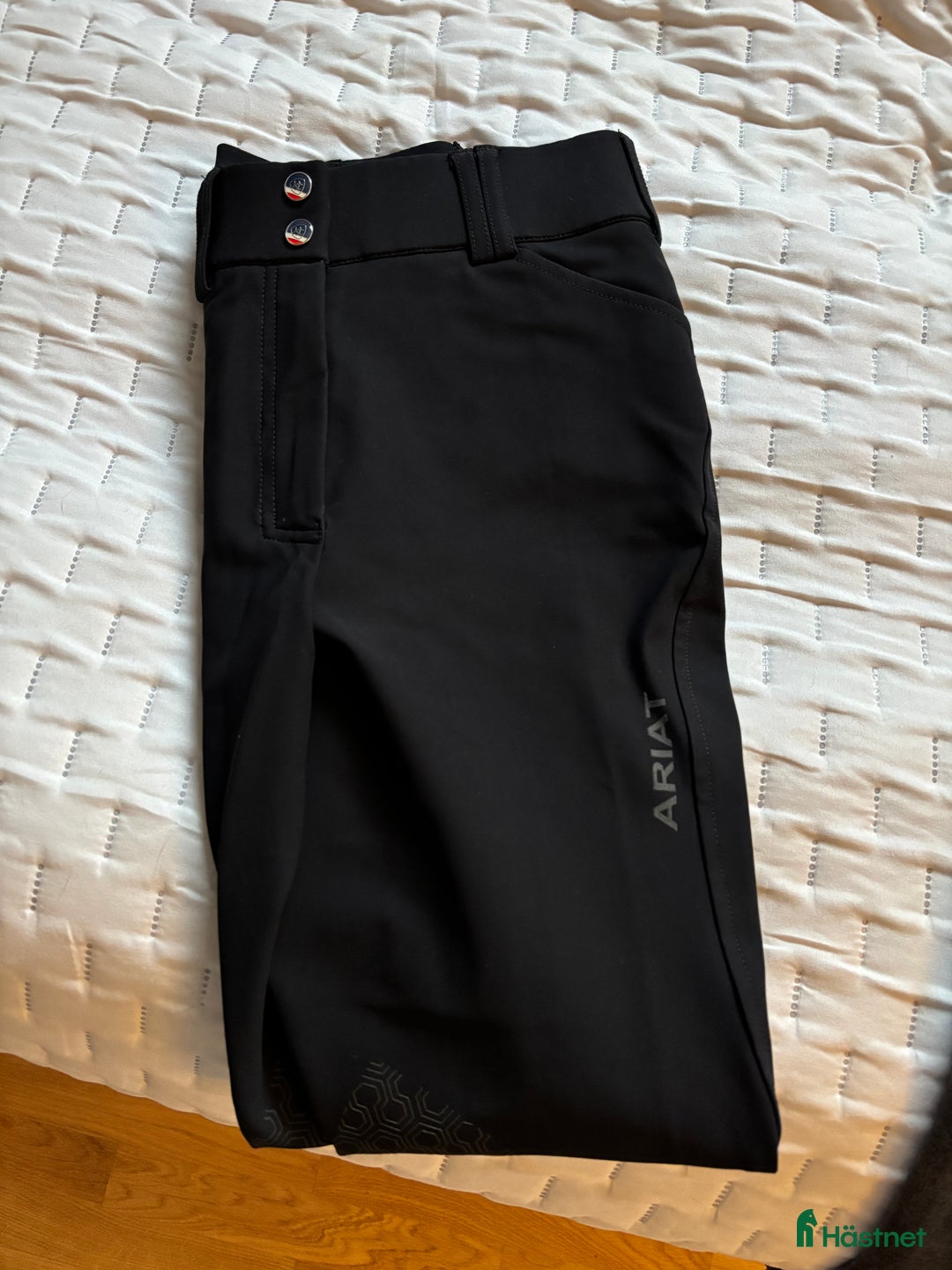 Ridbyxor ryttarutrustning till salu: Ariat ridbyxor säljes  i Bollnäs - Annons 1
