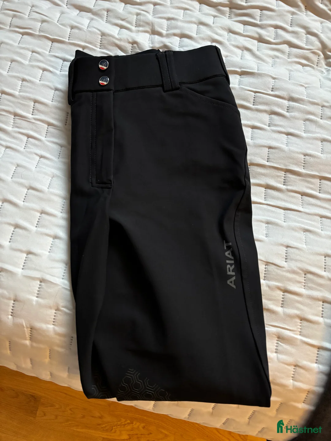 Ridbyxor ryttarutrustning till salu: Ariat ridbyxor säljes  i Bollnäs - Annons 1