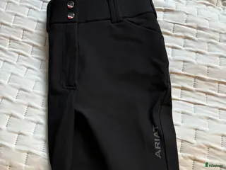 Ridbyxor ryttarutrustning till salu: Ariat ridbyxor säljes i Bollnäs - Annons 11