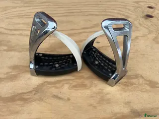 Stigbyglar hästutrustning S2 safe riding stigbyglar i Brålanda - Annons 22