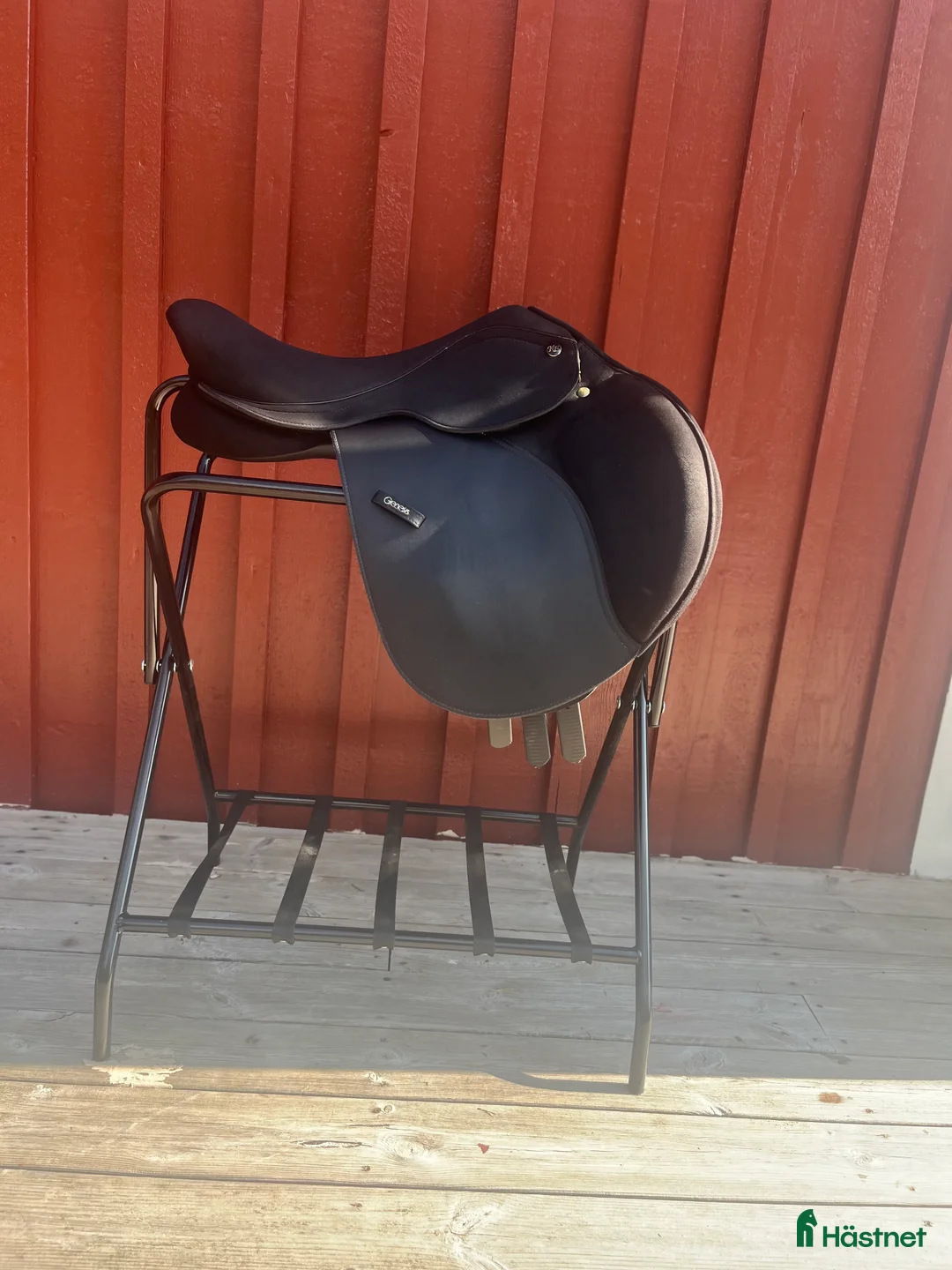 Sadlar hästutrustning till salu: Hopp-sadel säljes  i Tollered - Annons 1