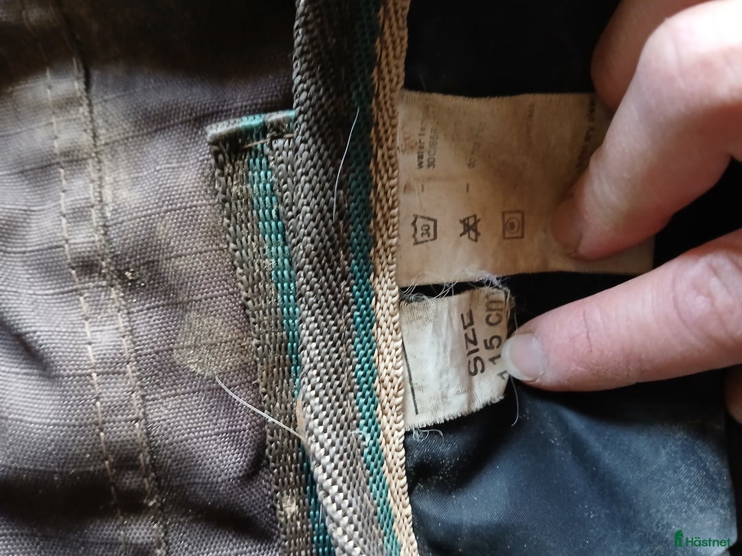 Täcken hästutrustning till salu: Tunnare vintertäcke stl 115  i Löberöd - Annons 3