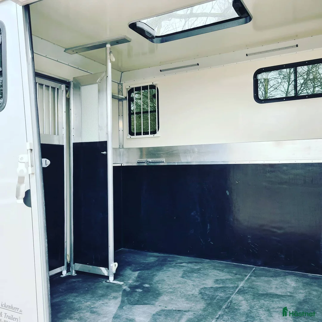 Hästtransporter  fordon & transport till salu: Dickenherr Stuteri med sadelkammare - Annons 7