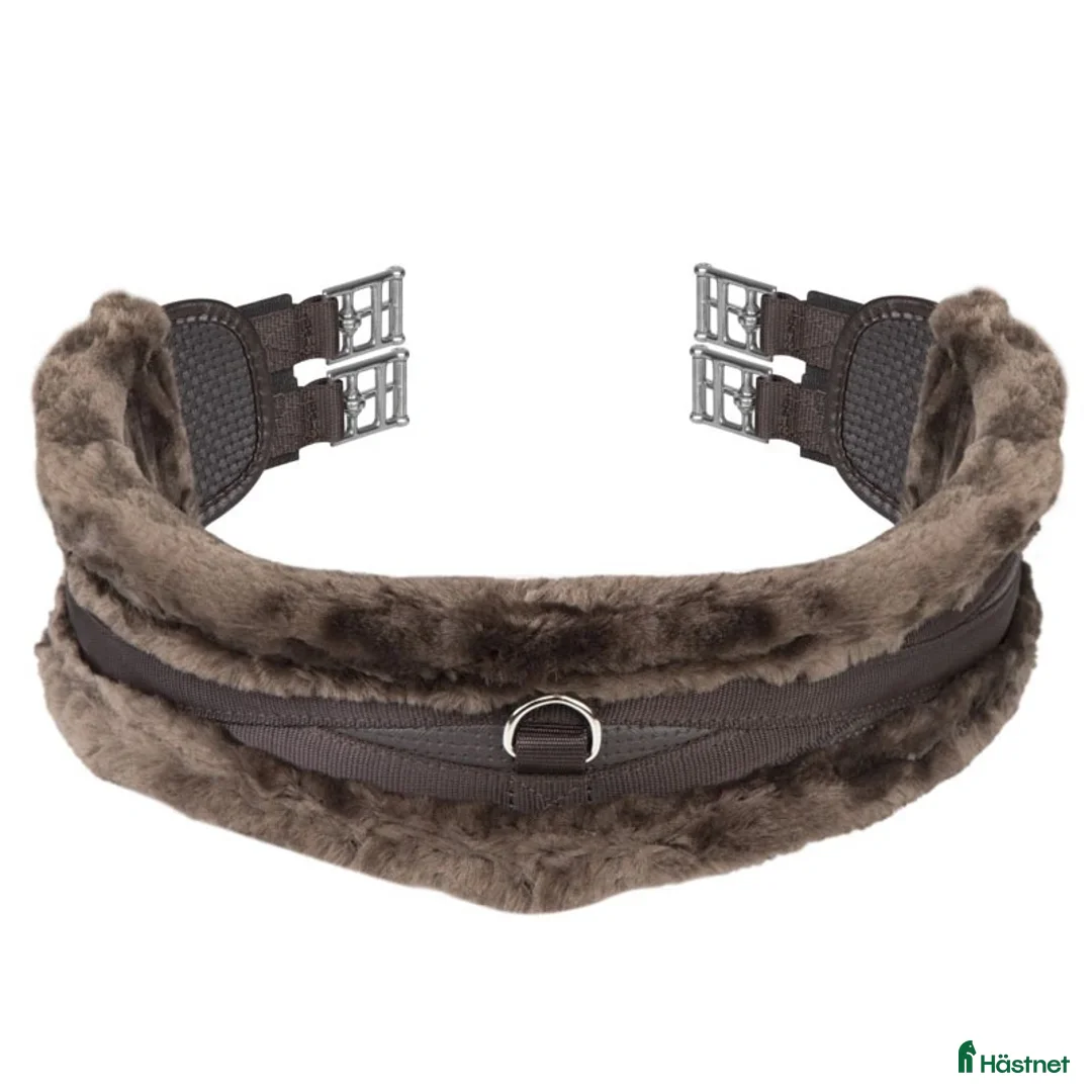 Sadeltillbehör hästutrustning till salu: Arma  Anatomisk Sadelgjord SupaFleece Brun 130cm i Hanaskog - Annons 1