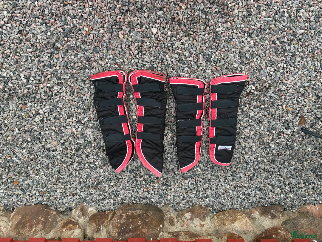 Täcken hästutrustning till salu: Täcken, bandage och transportskydd - Annons 5