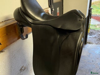 Sadlar hästutrustning till salu: Dressyrsadel morris and nolan i Karlskoga - Annons 10