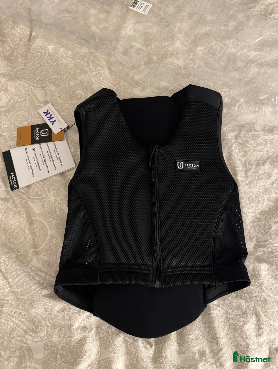 Säkerhetsvästar ryttarutrustning till salu: Ryggskydd ridutrustning  i Eskilstuna - Annons 1